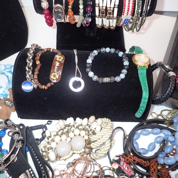 Bulk Jewelry lot C1 - Picture 5 of 9